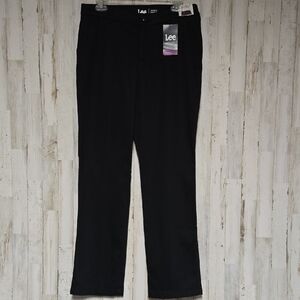 Lee Women's Comfort Waist Woven Straight Leg Pant  New with tag